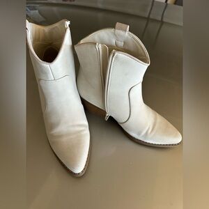 a.n.a cream Ankle Boots